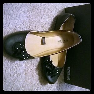 Adorable Kenneth Cole flats 8m